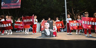 Miniklerden 100. Yıl Cumhuriyet kutlaması