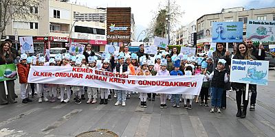 Miniklerden anlamlı yürüyüş