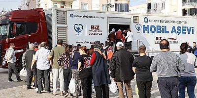 Mobil Aşevi Tırı her gün farklı mahallelerinde yemek ikramında bulundu