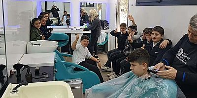 Mobil Kuaför Tırı öğrencilerin hizmetinde 