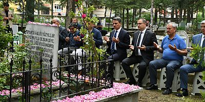 Müftüzade Gülcü İsmail Efendi kabri başında dualarla anıldı