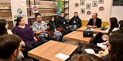 Muratpaşa’da kahve eşliğinde İngilizce pratiği