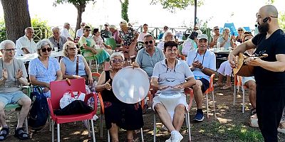 Muratpaşa’da yaşlılar türkülerle buluşuyor