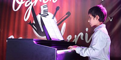 Müzik Akademisi öğrencilerinden aileleri için konser 