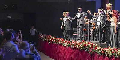 Nefes kesen konserde salon alkışlarla çınladı