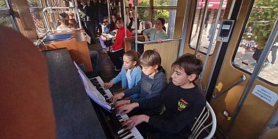 Nostalji tramvayında müzik ziyafeti 