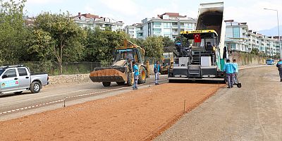 Oba'da Hayri Doğan Caddesi asfalt yola kavuşuyor