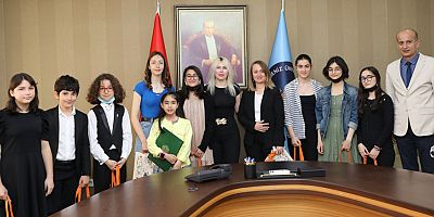 Ödüllü konservatuvar öğrencilerinden Rektör Özkan’a ziyaret