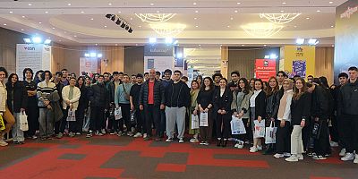 Öğrenciler kitap fuarında 