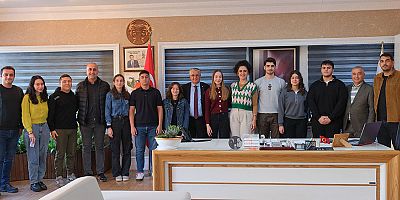 Öğrencilerden Başkan Topaloğlu’na teşekkür ziyareti 