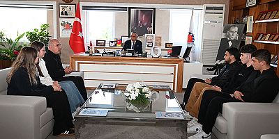 Öğrencilerden Başkan Topaloğlu’na teşekkür ziyareti