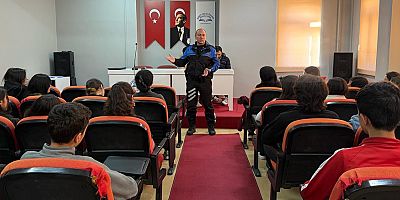 Öğrencilere bilgilendirme devam ediyor