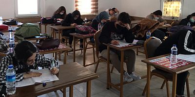 Öğrencilere deneme sınavı