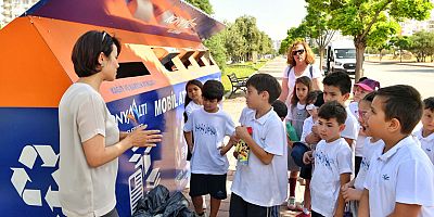 Öğrencilere geri dönüşüm eğitimi