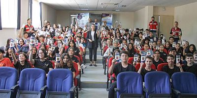 Öğrencilere siber suçlarla mücadele eğitimi verildi