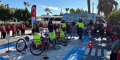 Öğrencilere trafik eğitimleri verildi