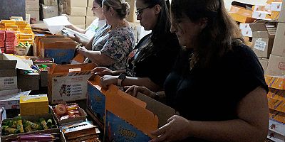 Öğrencilerin kırtasiye malzemeleri Kemer Belediyesi’nden 