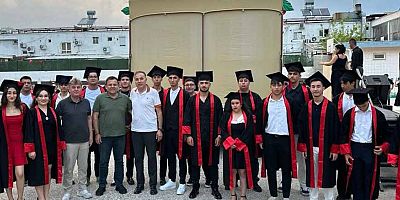 Öğrencilerin mezuniyet sevinci