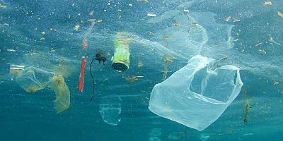 Okyanusların tabanında 14 milyon tondan fazla mikroplastik birikti!