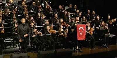 Oratoryo’da açılan Türk Bayrağı Şehit ailesine teslim edildi