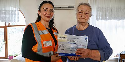 Otobüste unutulan cüzdan Büyükşehir ekiplerince sahibine teslim edildi 