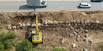 Oymapınar Grup yolunda yol genişletme ve düzenleme çalışmaları devam ediyor