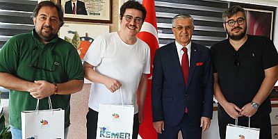 Oyuncu İbrahim Büyükak’dan Başkan Topaloğlu’na ziyaret