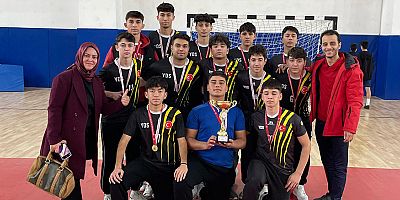 Özel Yedisu Teknoloji ve Sağlık Lisesi Aksu Futsal Turnuvası'nda Şampiyon Oldu