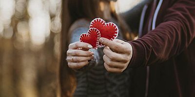 Pandemi döneminde 18-30 yaş arası genç yetişkinler kendini daha yalnız hissetti