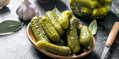 Pandemide turşu tüketimi arttı ama… Dikkat! Aşırısı bu hastalıklara neden olabilir!