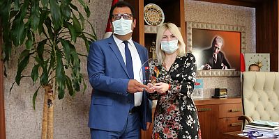 Rektör Özkan’a SivilAnT Projesine Katkılarından Dolayı Plaket