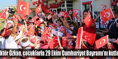 Rektör Özkan, çocuklarla 29 Ekim Cumhuriyet Bayramı’nı kutladı