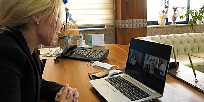 Rektör Özkan Covit Hastası İntörn Doktor İle Video Konferans Yoluyla Görüştü