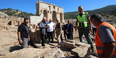Rektör Özkan Patara Antik Kenti’nde İncelemelerde Bulundu
