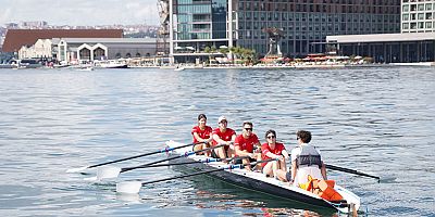 Rixos Tersane İstanbul Kürek Festivali'ne destek veren Corendon Airlines’ın kürek takımları kıyasıya yarıştı