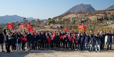Sabancı Gönüllüleri “Cumhuriyet Seferberliği” kapsamında Manavgat’ın Güzelyalı köyünü yaşama geri kazandırmaya destek sağladı