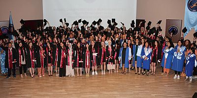 Sağlık Bilimleri Fakültesi mezunları yemin ederek mesleklerine ilk adımı attı