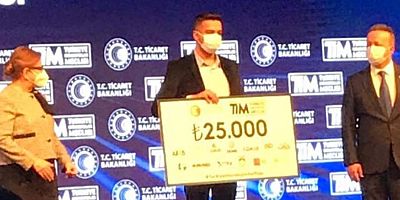 Sağlıkçılar için ekstra koruyucu maske geliştirdi