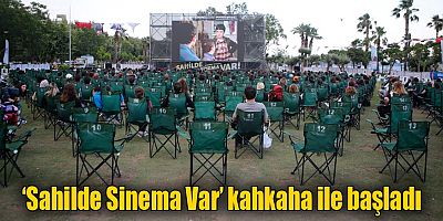 ‘Sahilde Sinema Var’ kahkaha ile başladı
