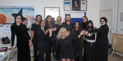 Sahne makyajcı kursiyerleri göz kamaştırdı 