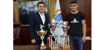 Şampiyon Anıl ödüle doymuyor