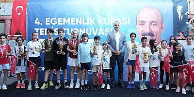 Şampiyon çocukların ödülleri Başkan Kotan'dan