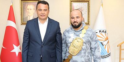 Şampiyon güreşçi Okulu’dan Başkan Ulutaş’a ziyaret