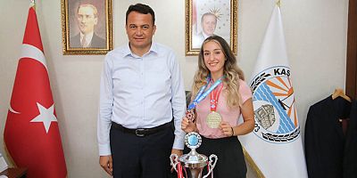 Şampiyon sporcu Başkan Ulutaş’ı ziyaret etti