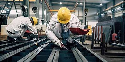 Sanayi üretimi yıllık %3