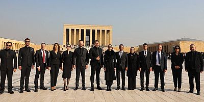 Saniye Başkan ve CHP Meclis Üyeleri Anıtkabir'i Ziyaret Etti