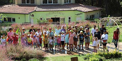 Savaş mağduru Ukraynalı çocuklar hayvanat bahçesini gezdi