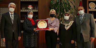 Şehit ailelerinden Rektör Özkan’a teşekkür ziyareti