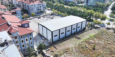 Şehit Mustafa Gözütok Ortaokulu Kapalı Spor Salonu inşaatında çalışmalar devam ediyor