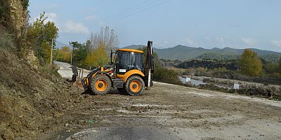 Selden etkilenen Serik yolları temizleniyor